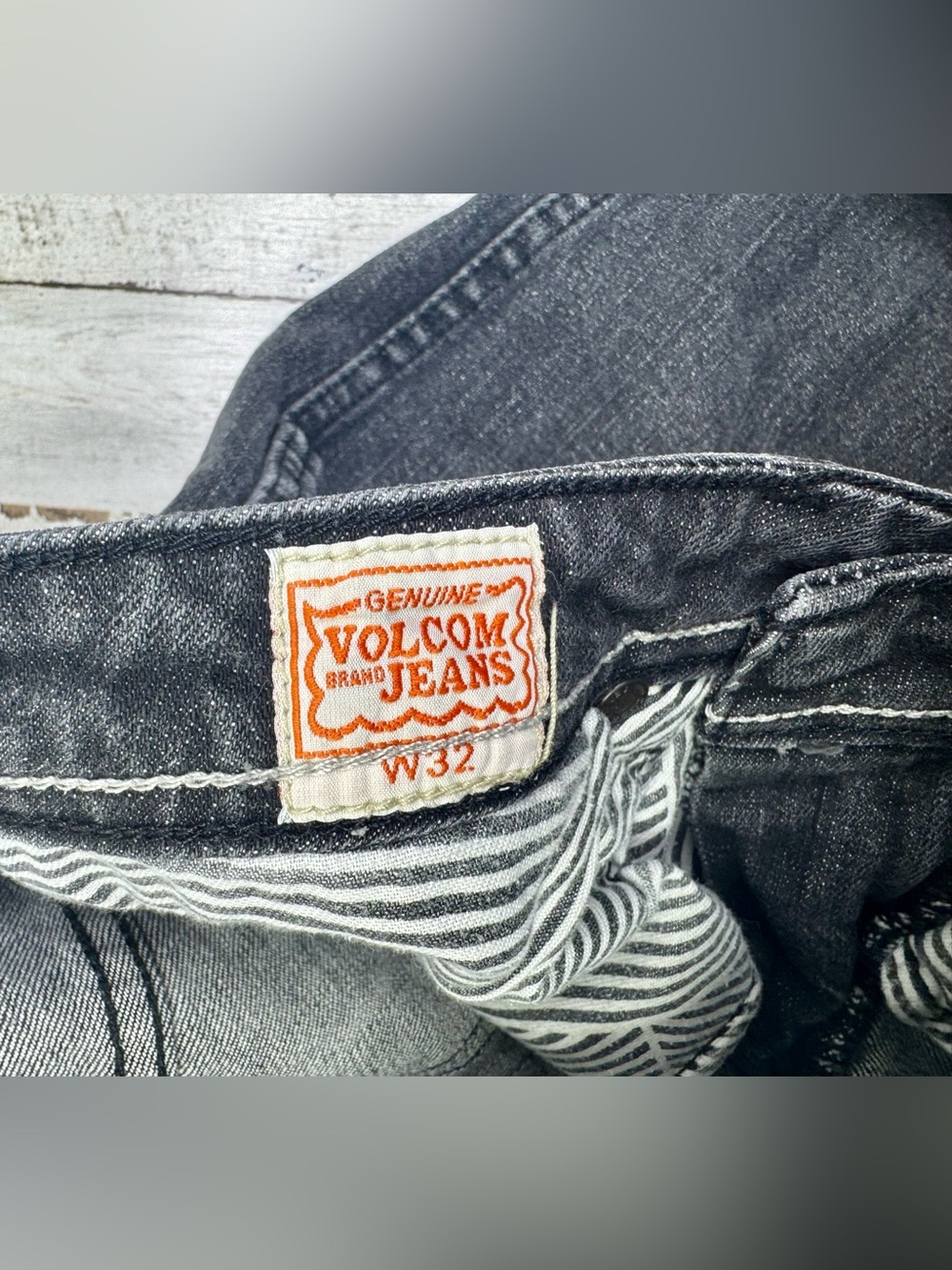 Volcom Women’s Black Jeans 32 (32x33) Slim Straight Fit - Picture 5 of 12